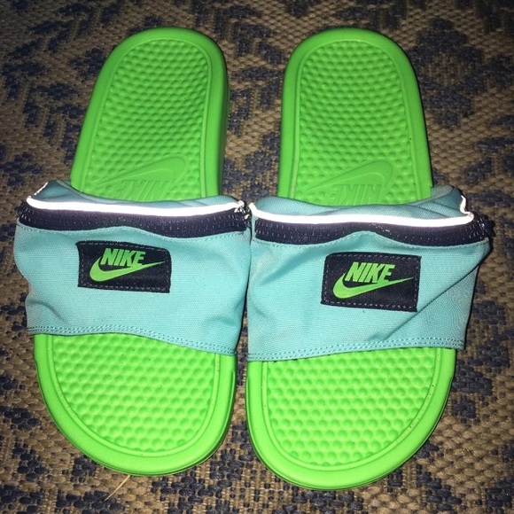 nike slides with bag